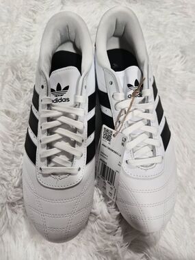 Adidas Men’s White & Black Samba Classic Sneakers